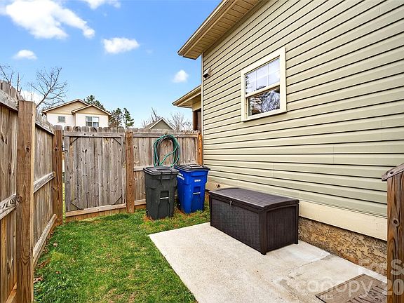 5th image of 18 Yarrow Meadow Rd