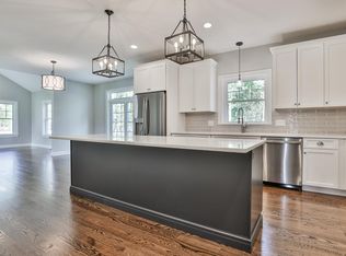24 Countryside Dr, Brookline, NH 03033