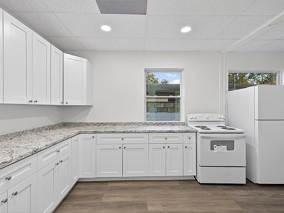5th image of 321 SE Blvd N #1