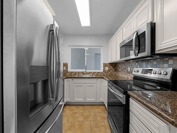 5th image of 1030 Robinson Ave Unit 202