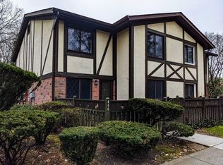 846 Golf Ln, Medford, NY