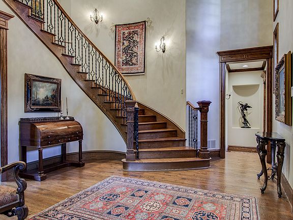 3rd image of 5904 Turtle Creek Dr