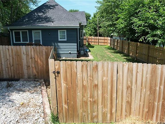 5th image of 2812 Olive St