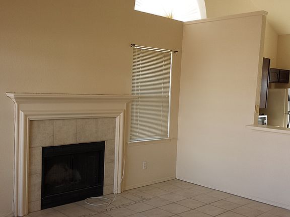 Living Room with fireplace