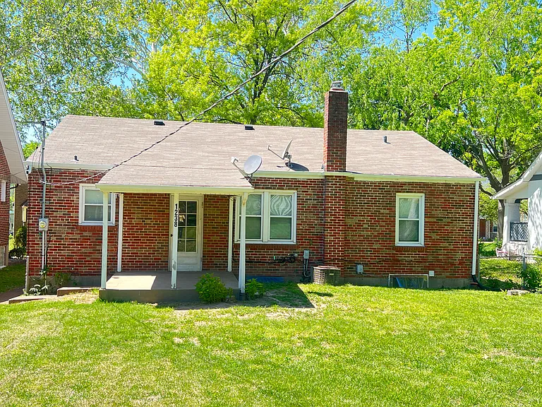 1238 Purdue Ave — Photo 32