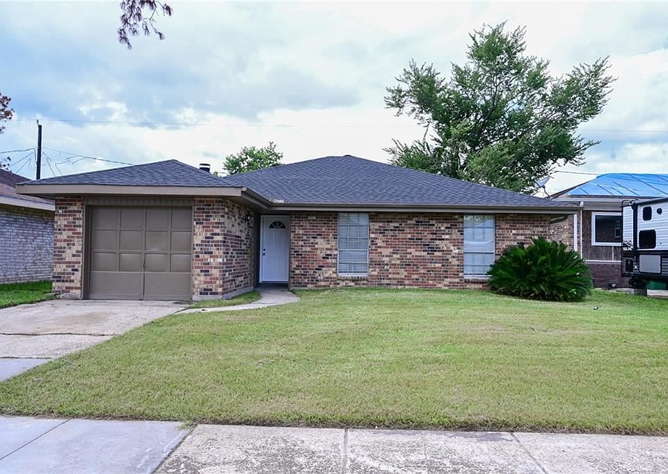1st image of 2213 Williamsburg Dr