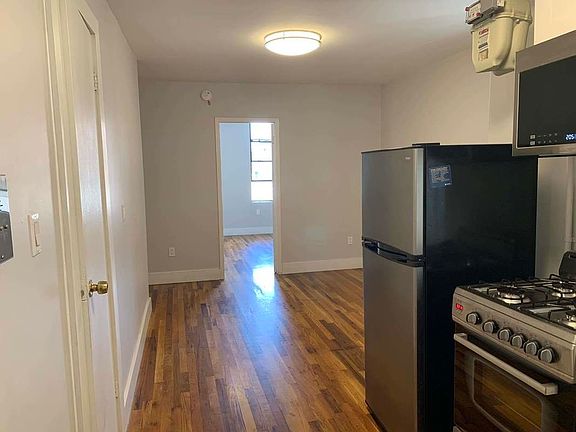 3rd image of 137 E 110th St #4R