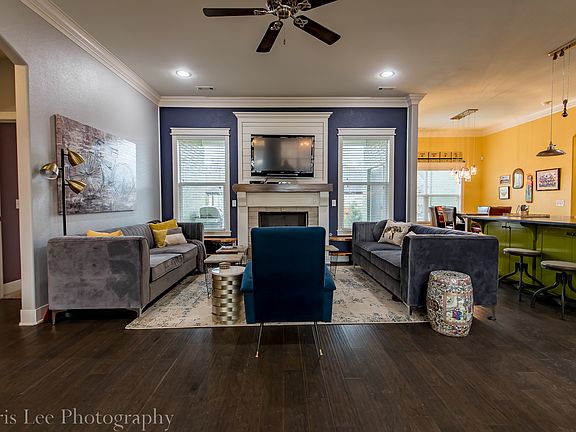 3rd image of 3028 E Royal Dr