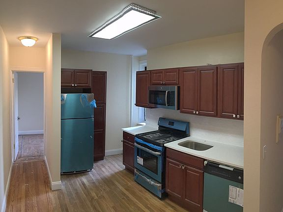 2nd image of 3 Hawthorne St #3