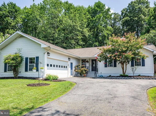 38 Sweetbriar Dr, Fredericksburg, VA 22405