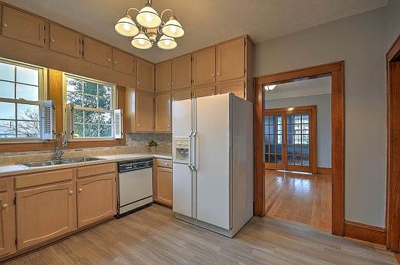 4th image of 2500 Fort Henry Dr