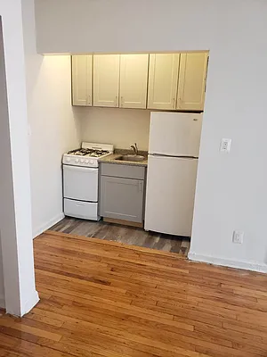 Rented by Foundation Real Estate | media 8