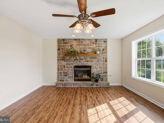 3rd image of 5248 Winchester Ave