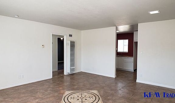 5th image of 44823 Redwood Ave