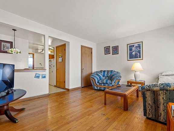 3rd image of 20 King Arthur Ct APT 19