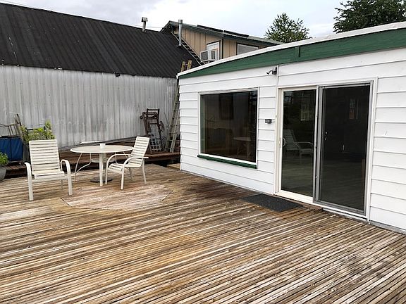 entry to rear deck from home