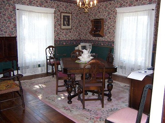 5th image of 807 E Church St