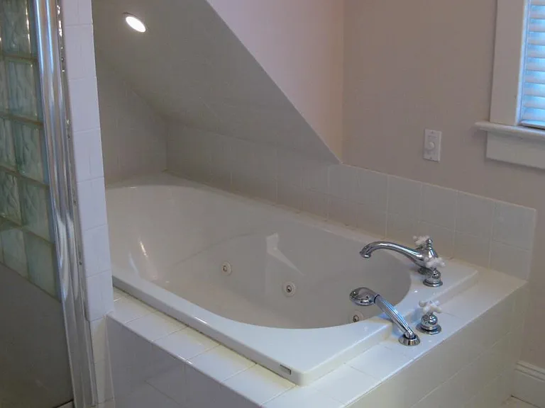 928 E Davenport St — Photo 10