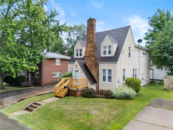 2102 37th St NW, Canton, OH 44709