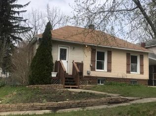 69 Grove St NW, Sparta, MI 49345