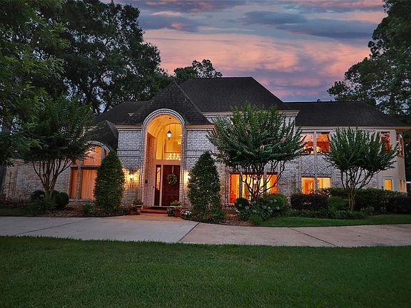 Welcome home to this Gary Greene Distinctive Collection property in the coveted Champion Forest neighborhood & highly rated Klein ISD.