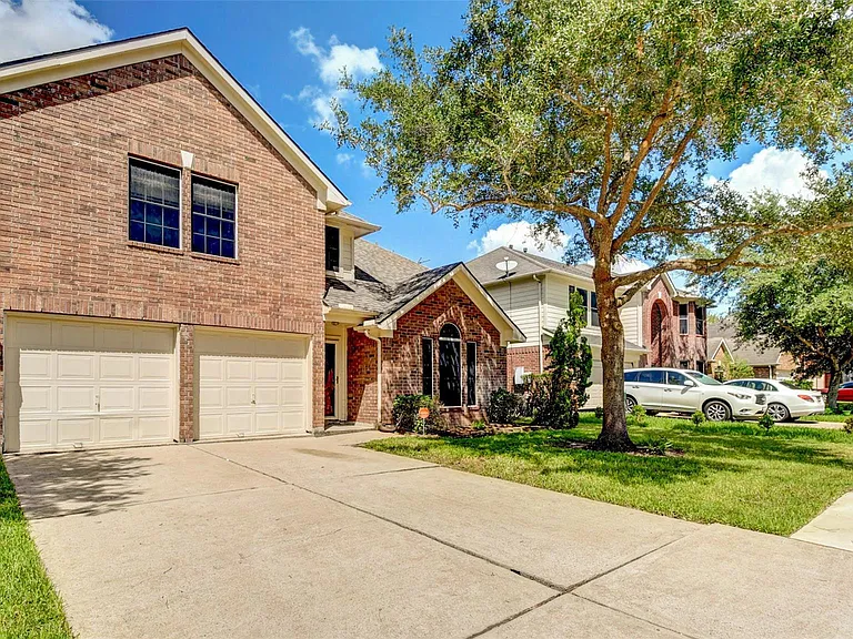 2114 Whirlaway Dr — Photo 2