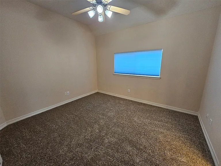 3218 Waters Edge Dr — Photo 32