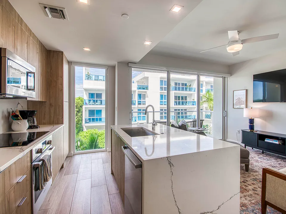 117 Lake Ave #303