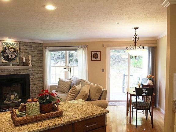 3rd image of 73 Bridle Cross Rd #73