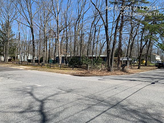 Exterior Neighborhood (street photo)
