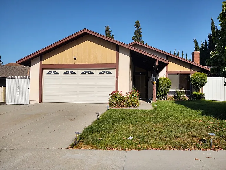 2144 Annadel Ave — Photo 2