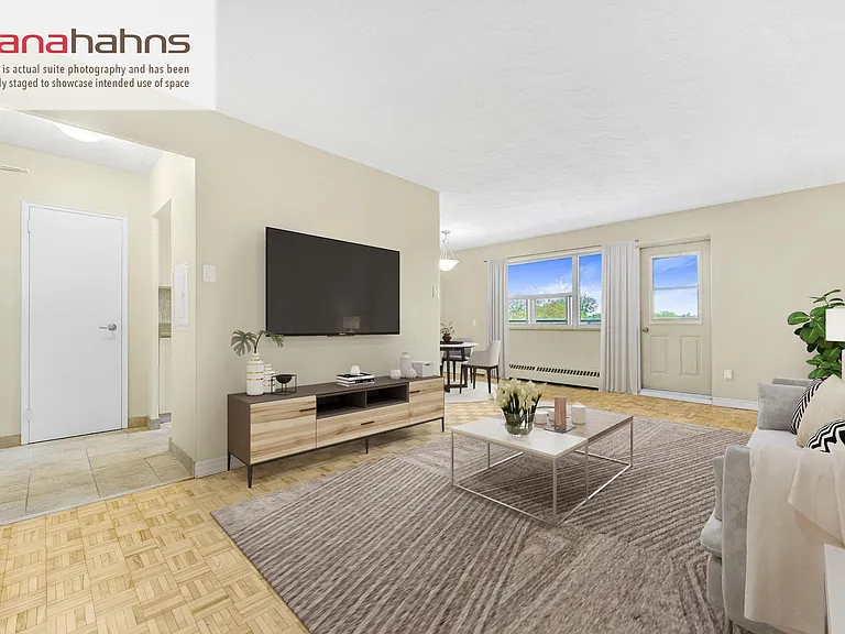345 Lakeshore Rd W — Photo 5
