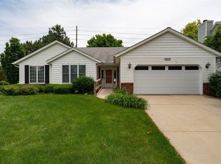 2809 Keystone Rd, Bloomington, IL 61704