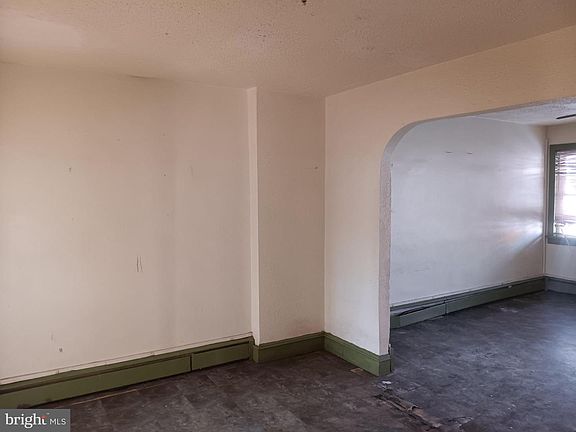 5th image of 4616 Highland Ave