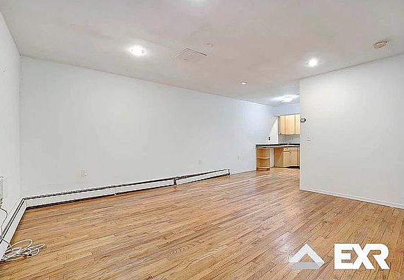 5th image of 530 W 47th St APT 1B