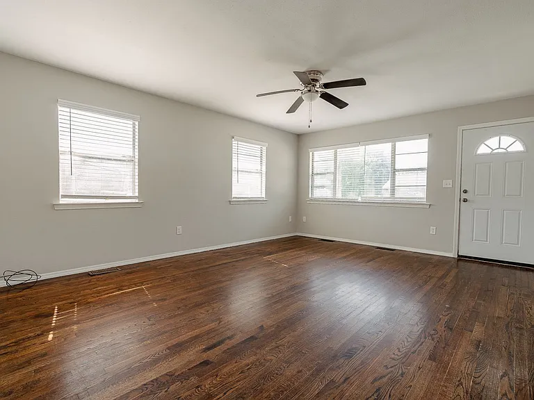 60 E Neal St #64 — Photo 3