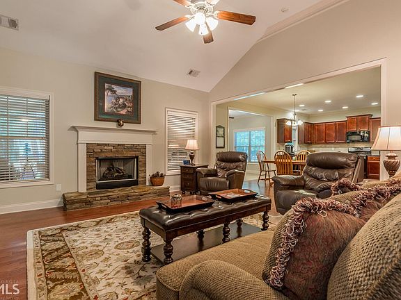 4th image of 1405 Henderson Ridge Ln
