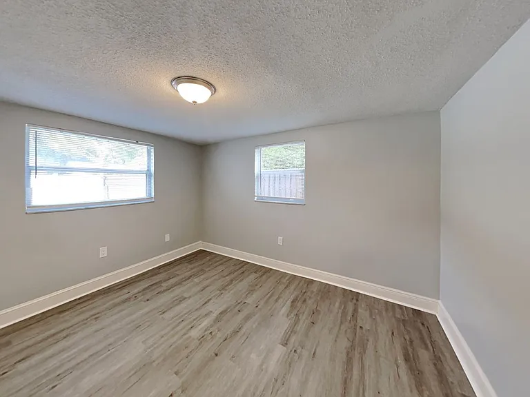 6831 Tierra Linda St — Photo 15
