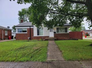 28647 Hollywood St, Roseville, MI 48066
