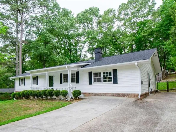 2923 Bicentennial Dr, Stone Mountain, GA 30087