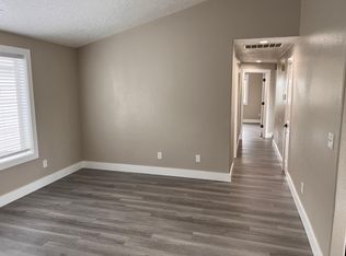 8232 SE Washington St #8232, Portland, OR 97216