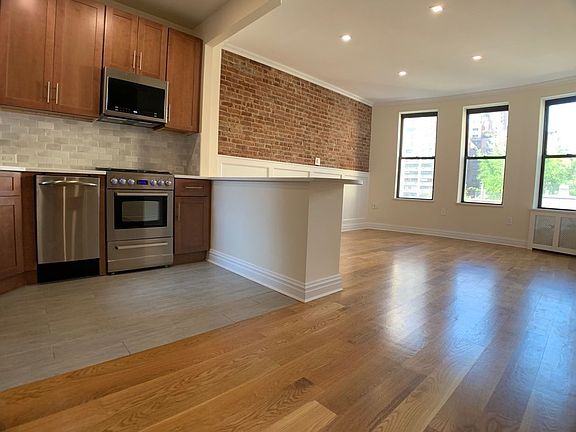2nd image of 151 E 81st St #6DD
