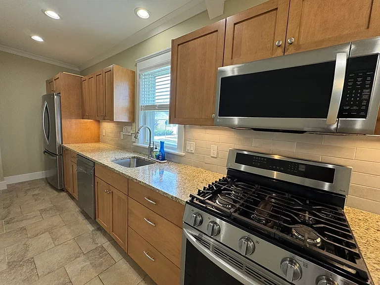 338 Pleasant St #1 — Photo 3