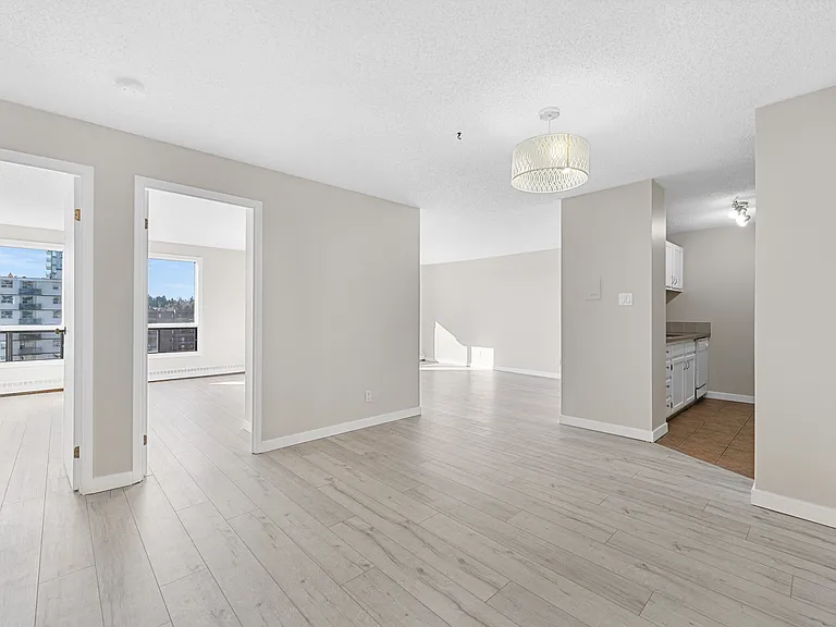 924 14th Ave SW #908 — Photo 2