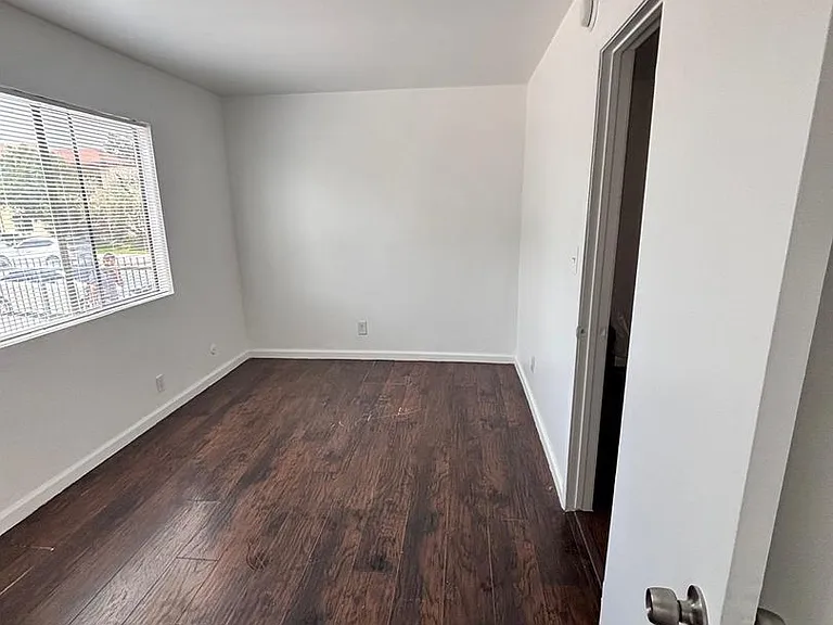 20954 Bryant St — Photo 7