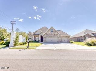 7903 Village Green Dr, Biloxi, MS 39532
