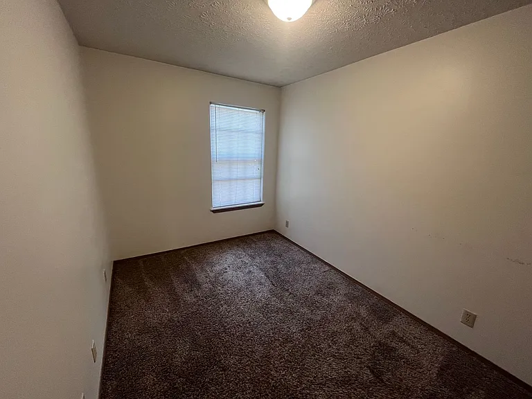Southfork Apartments — Photo 23
