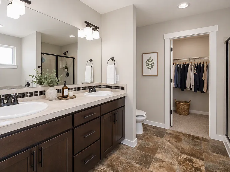 Primary En-Suite Bath and Walk-In Closet