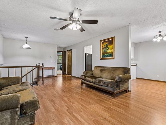 3rd image of 16551 Franklin Trl SE