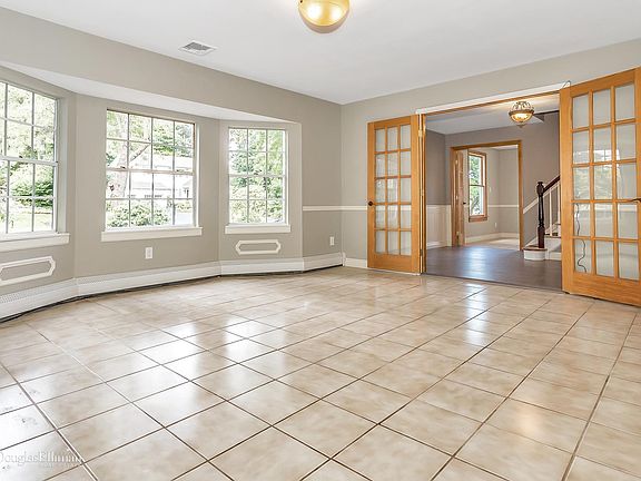 4th image of 710 Brewster Dr